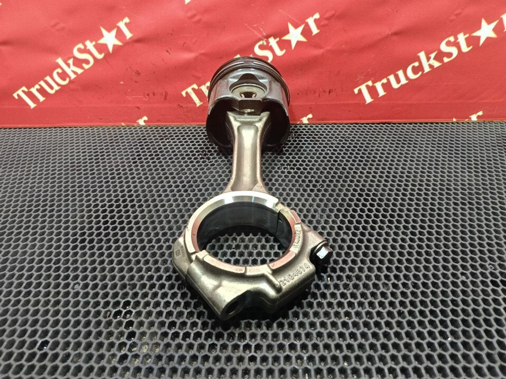 Поршень с шатуном 2021г