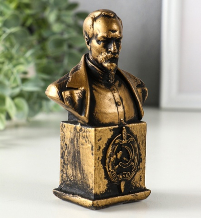 Бюст Дзержинского Ф. Э. гипсовый, 12×7.5×4.5 см.