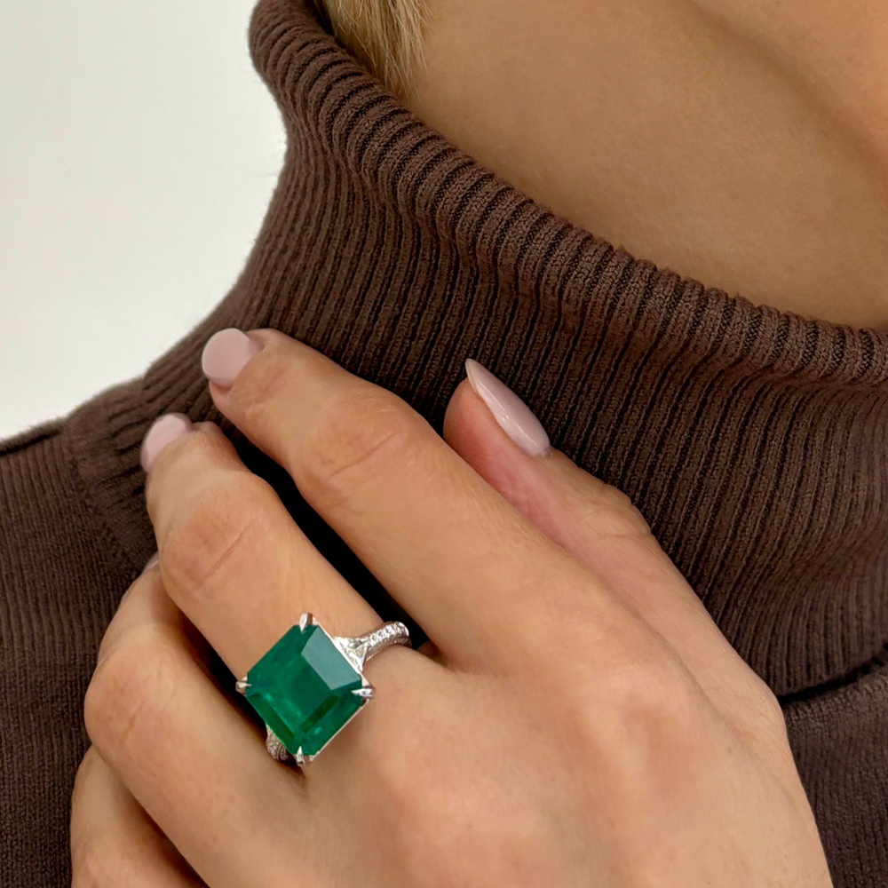 Кольцо с Изумрудом и Бриллиантами, R0070-51/1