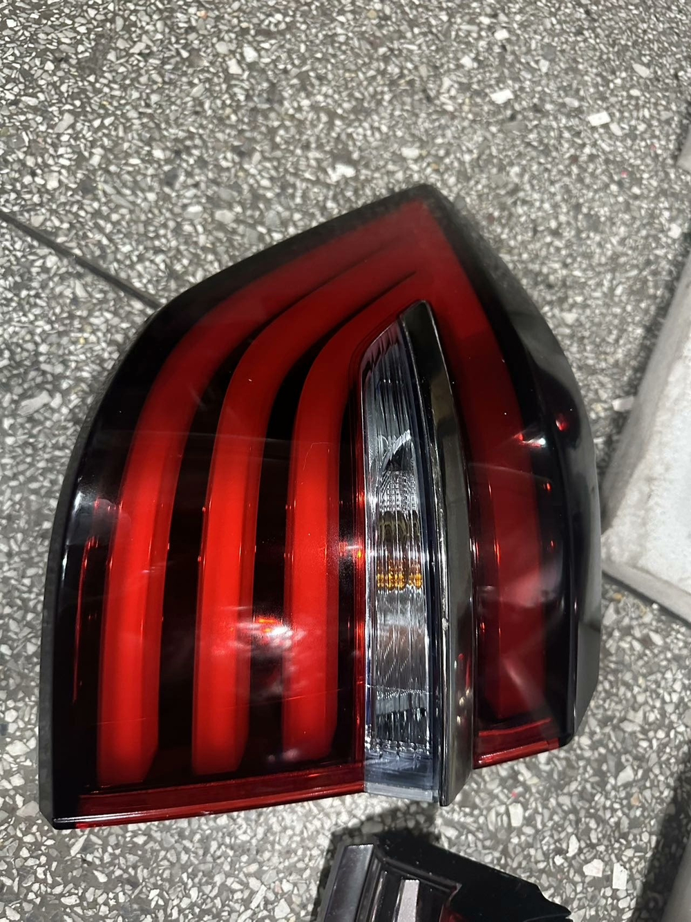 Задний фонарь (стоп-сигнал, поворотник) Honda Elysion