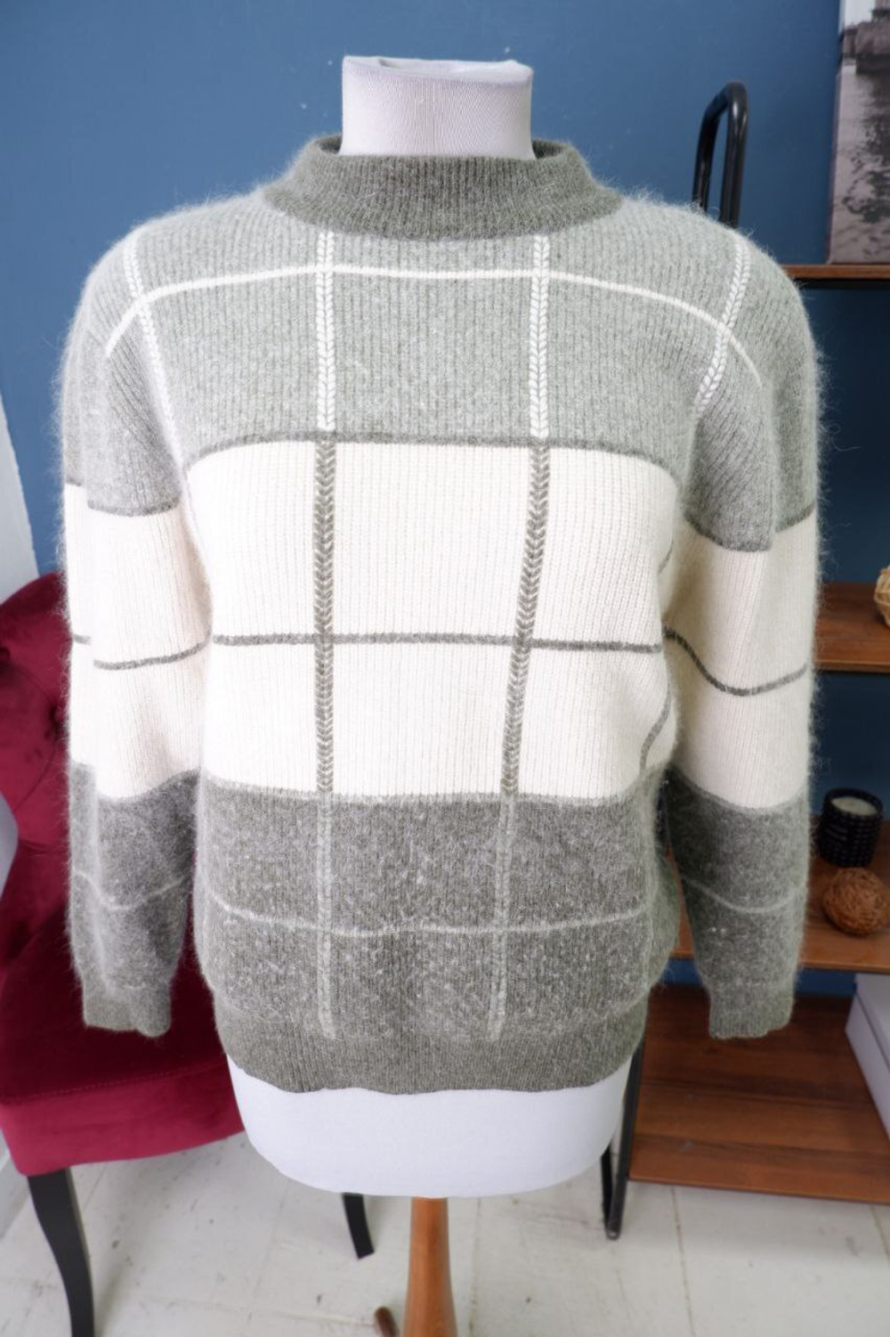 Свитер с шерстью 48 размер