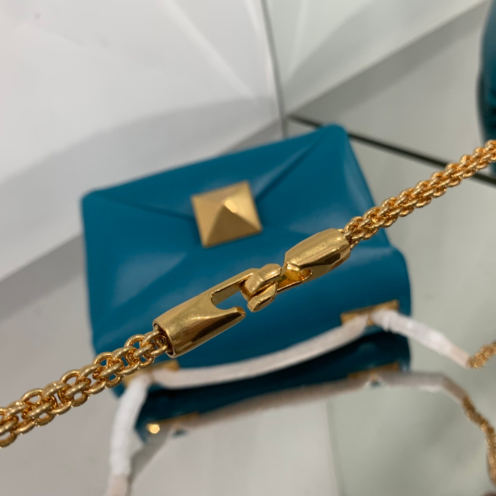 Valentino One Stud Bag with Chain 19 cm