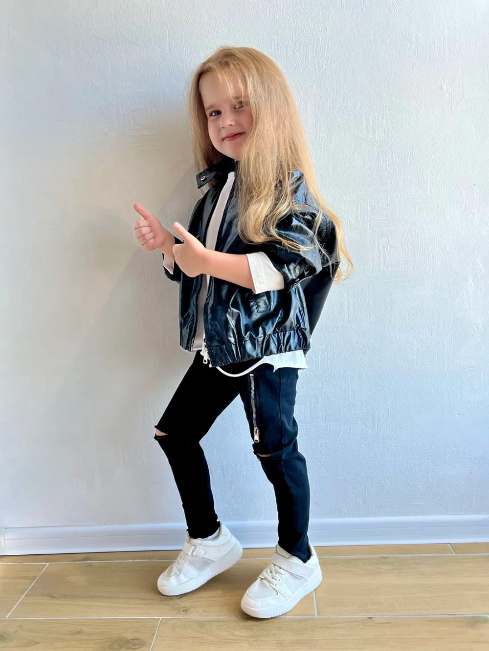 Бомбер из экокожи оверсайз