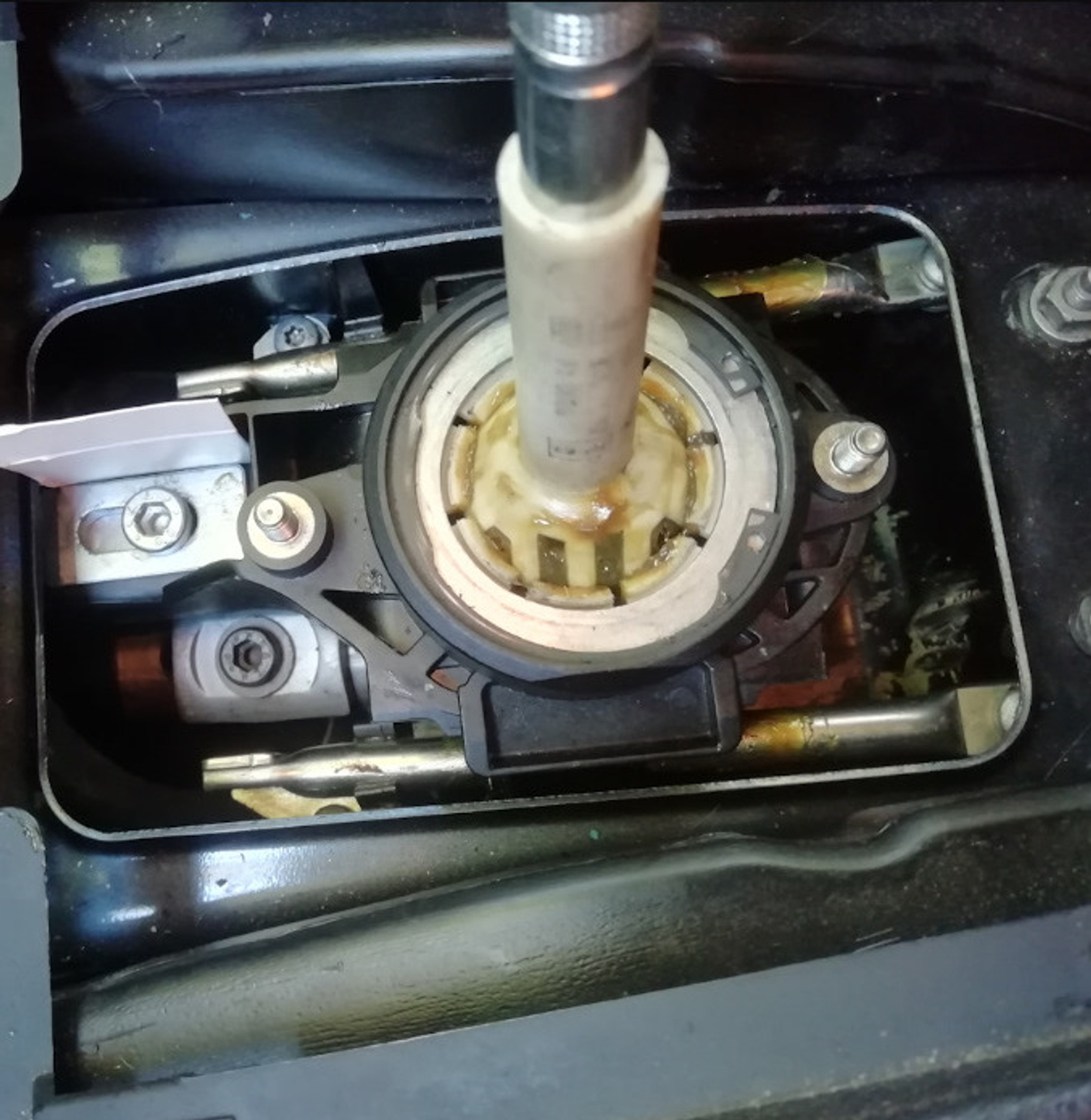 Убираем люфт рычага КПП. Втулка (подшипник) кулисы Nissan Almera, Nissan Primera, Nissan Almera Tino