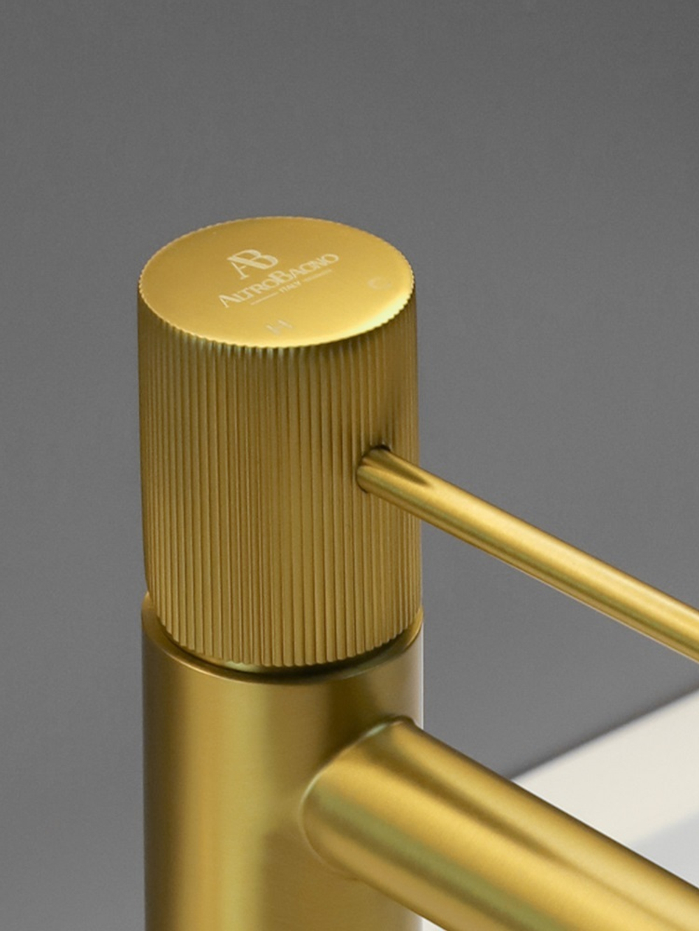 Смеситель для раковины AltroBagno Bilancia 0142 BG