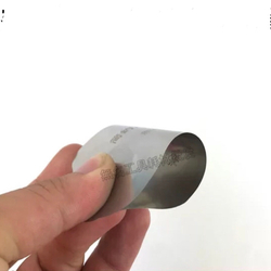 Гибкий металлический инструмент для снятия дисплея