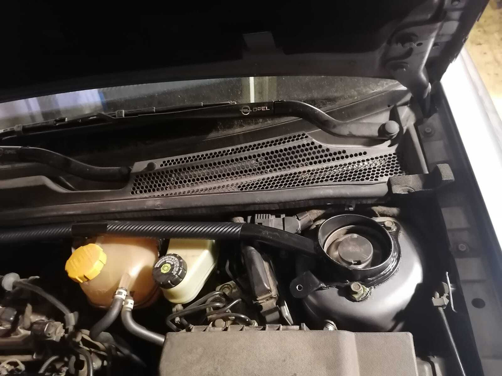 Распорка передних стоек (цельная) Opel Vectra C