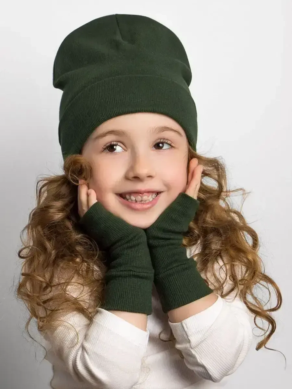 Шапка детская со снудом и митенками
