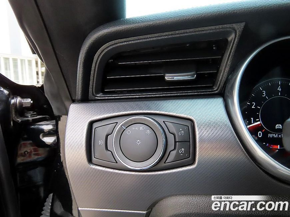 Ford Mustang Convertible (11.2021)