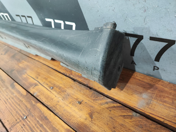 Накладка порога правого Nissan Juke (YF15) 10-19 Б/У Оригинал 768501KA6A