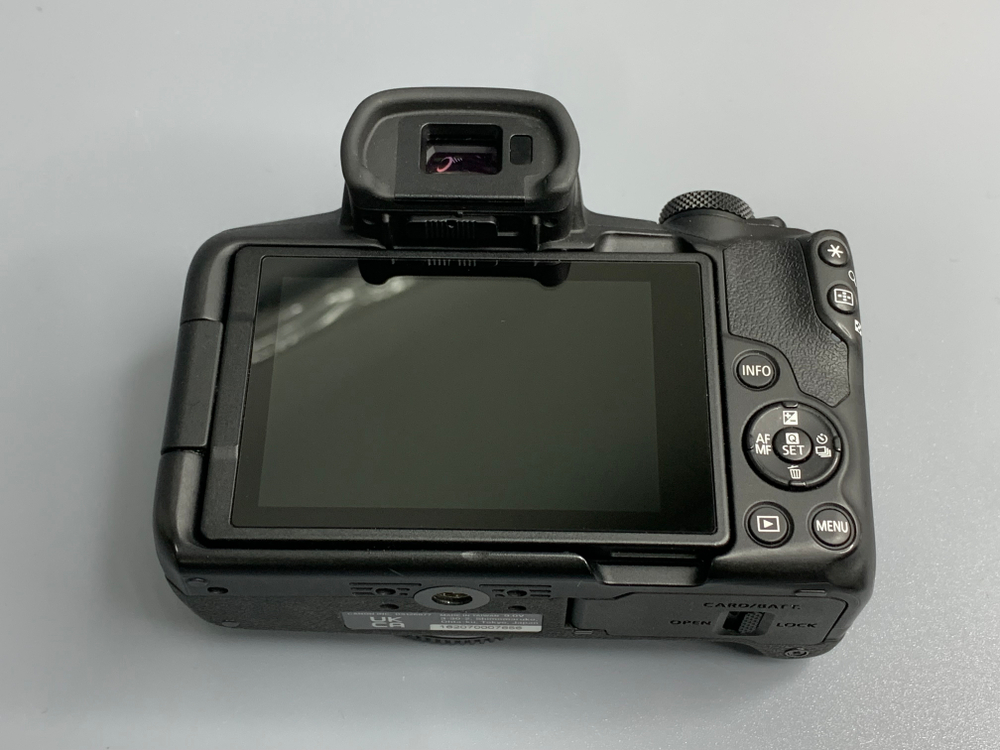 Canon EOS R50 30.000 кадров