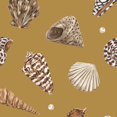 Морские ракушки на горчичном фоне