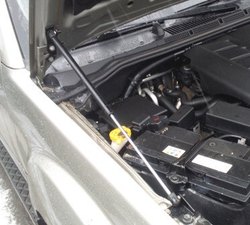 Амортизатор (упор) капота на Nissan Navara 01-06(с 2005 по 2015 г.в.)Autoinnovation