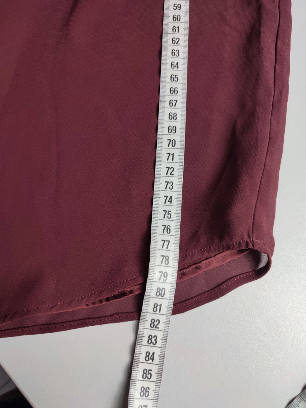 Платье H&M в оттенке бордо 40 размер