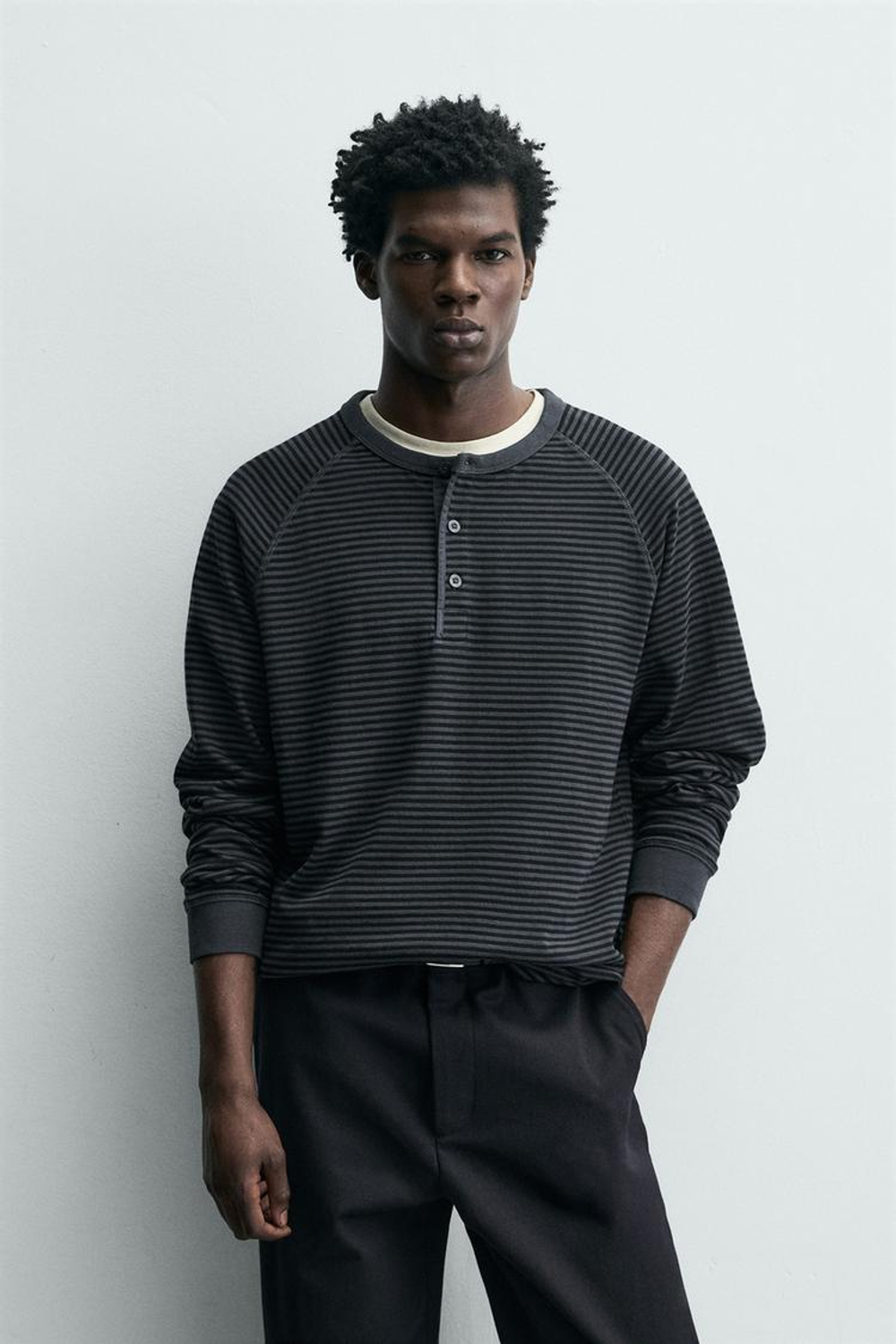 ZARA ФУТБОЛКА С ВОРОТНИКОМ НА ПУГОВИЦАХ, ПОЛОСКИ