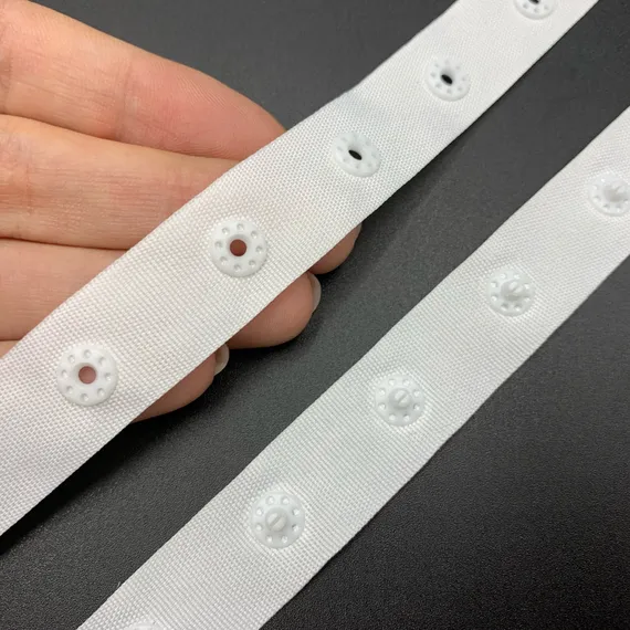 Кнопки на ленте белые, Греция