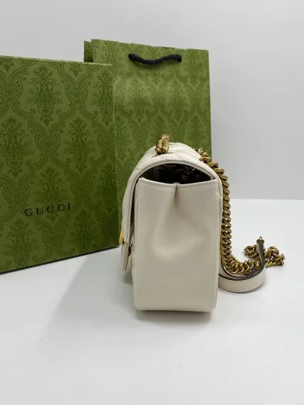 Мини-сумка на плечо Gucci GG Marmont белый