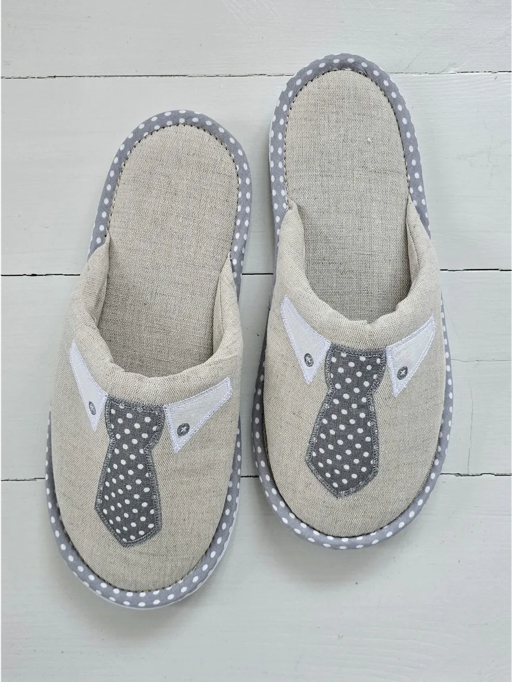 Тапочки льняные с вышивкой "Галстук"
