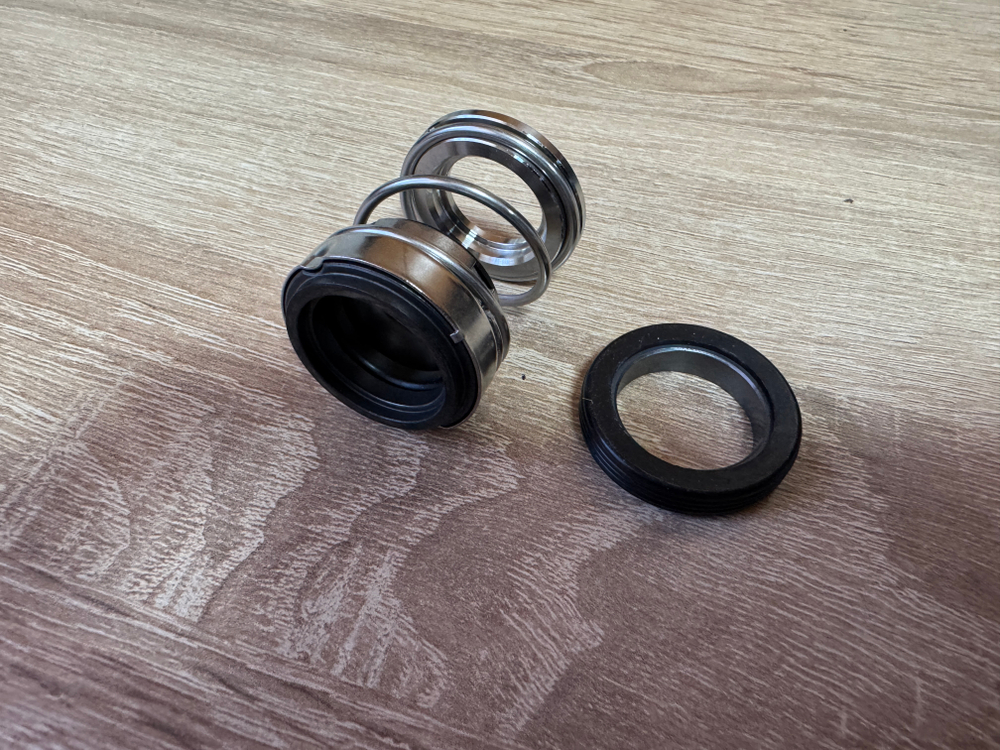 Запасная часть для насосов "LEO" серии EMH(m)8, EMH(m)10, EMH(m)12, EMH(m)16, EMH(m)20 - комплект торцевых уплотнений №1050605001