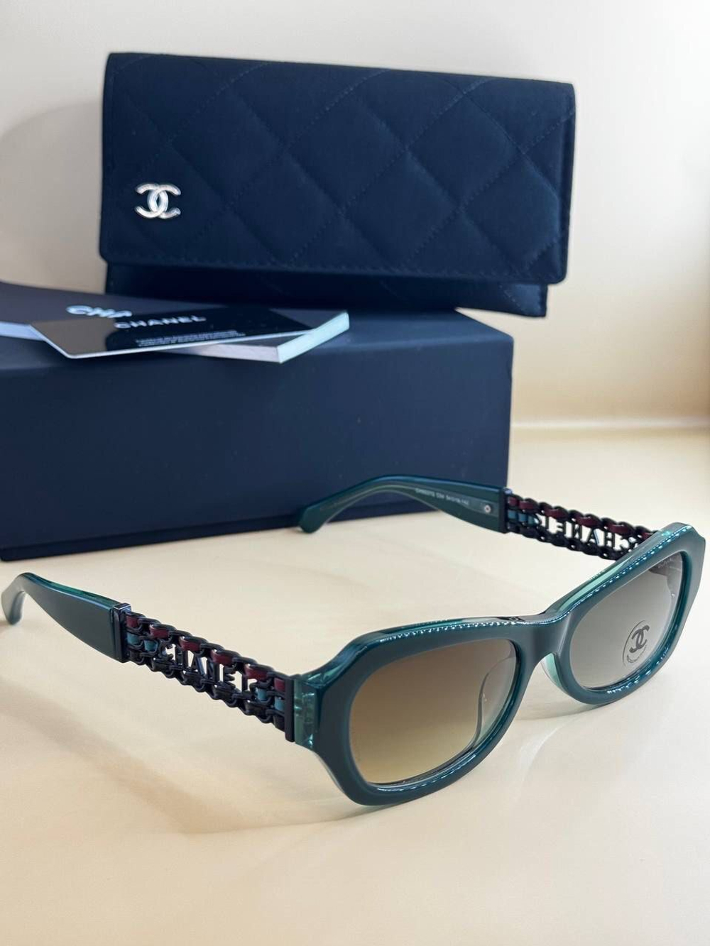 Солнцезащитные очки CHANEL