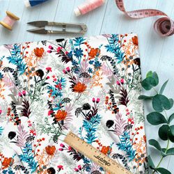 Ткань мембрана пёстрые полевые цветы на белом фоне