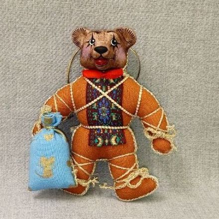 Ёлочная игрушка Медвежонок двухцветный с мешком
