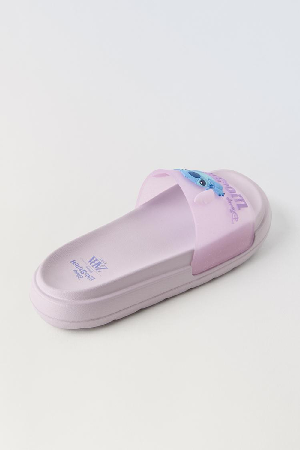 ZARA ВИНИЛОВЫЕ ШЛЕПАНЦЫ С ПРИНТОМ «ЛИЛО И СТИЧ» © DISNEY, ЛИЛОВЫЙ