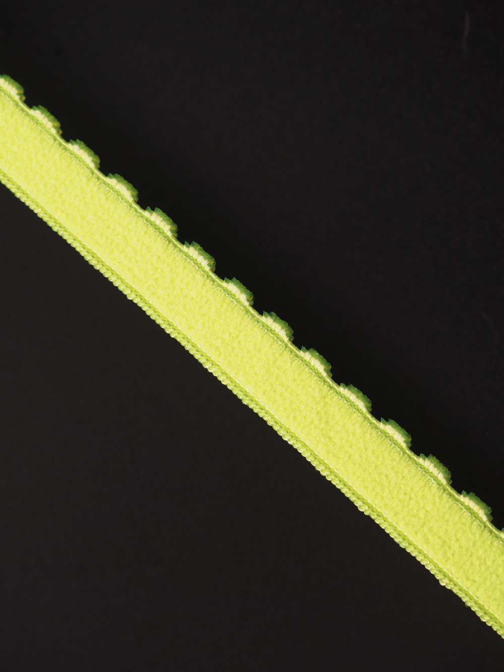 Резинка отделочная лимон-лайм неоновая ажурная ширина 10 мм с учетом фестона