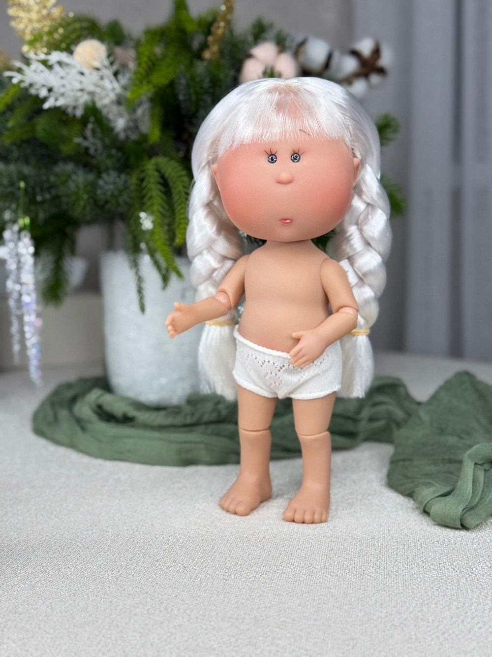 Кукла Nines виниловая 30см MIA шарнирная без одежды (1237W1)
