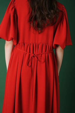 Платье с жабо и рукавами-фонариками из крепа, "Аленький цветочек"