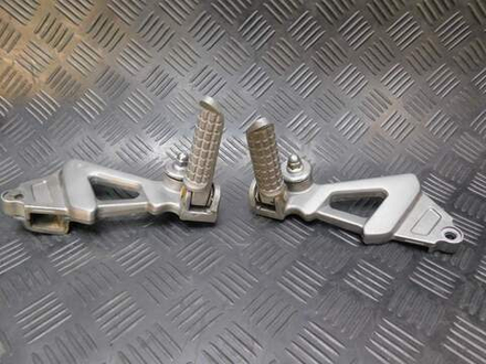 Подножки пассажирские Kawasaki ZZR1100 99 (с кронштейнами)