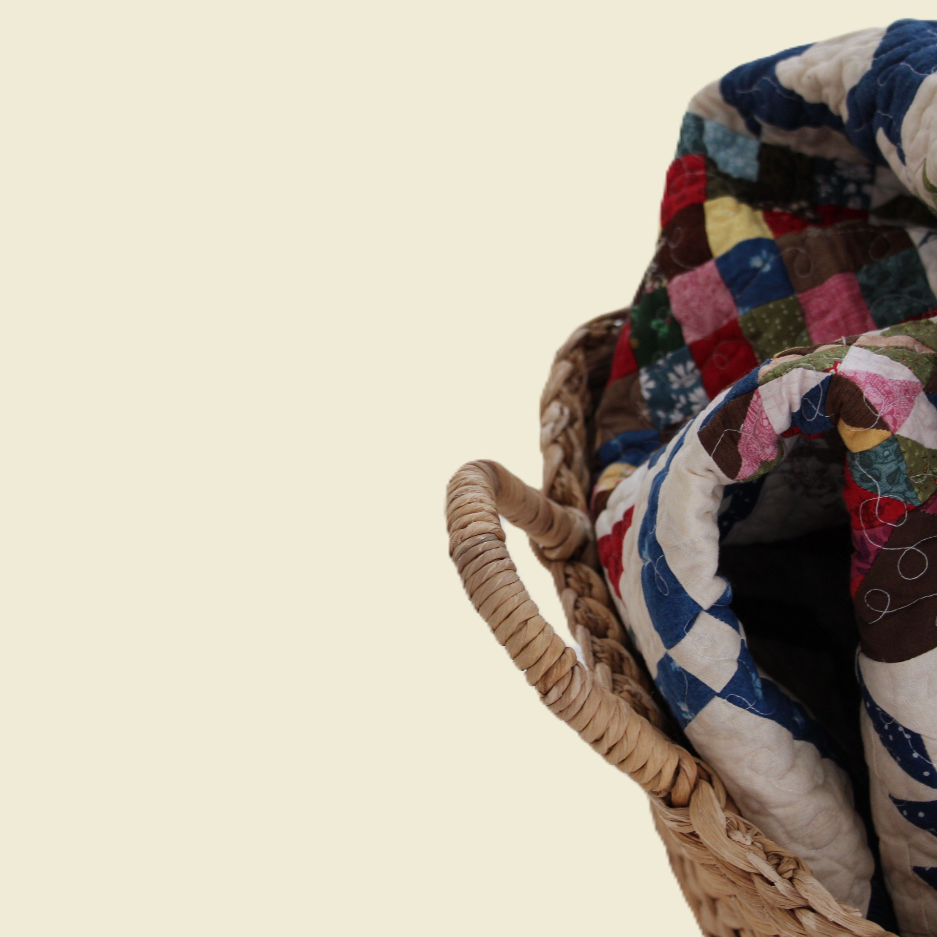 Окунитесь в атмосферу тепла и творчества, где каждая деталь имеет значение