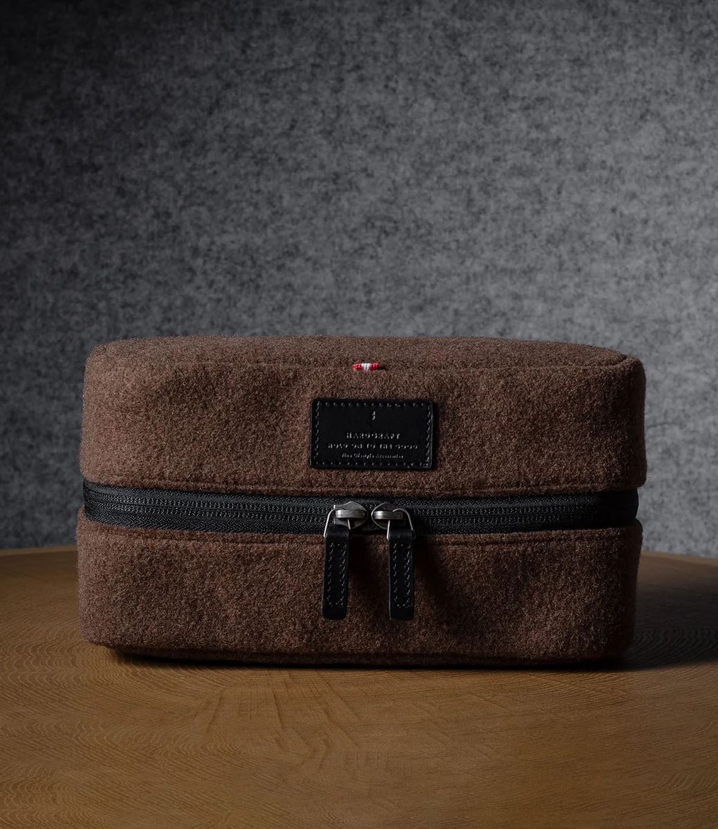 Hard Graft Full Disclosure Cocoa — несессер из шерсти