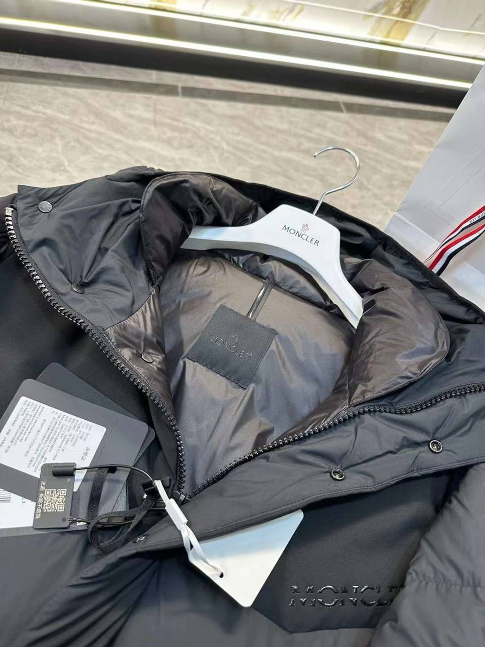 Пуховик Moncler