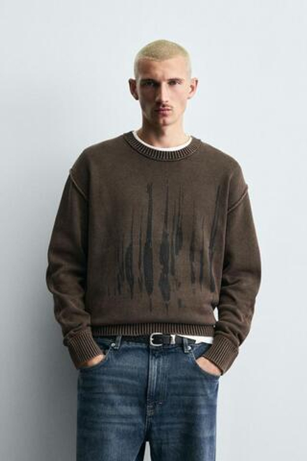 ZARA СВИТЕР С ПРИНТОМ И ЭФФЕКТОМ ПОТЕРТОСТИ, КОРИЧНЕВЫЙ