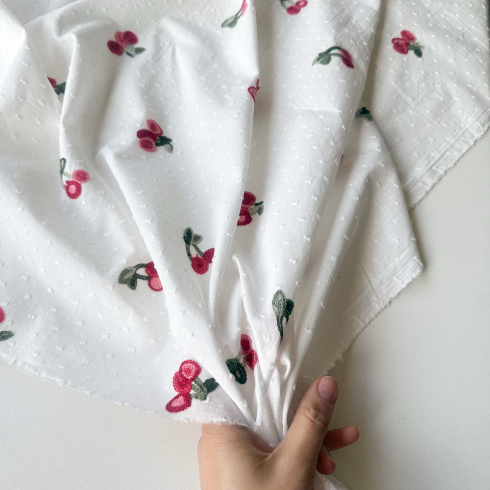 хлопок с мушкой с вышивкой Вишенки