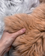 Вязаный плед из натурального меха песца 200*150 см (бежевый с "пепельными" кончиками)