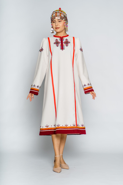 Платье женское с вышивкой