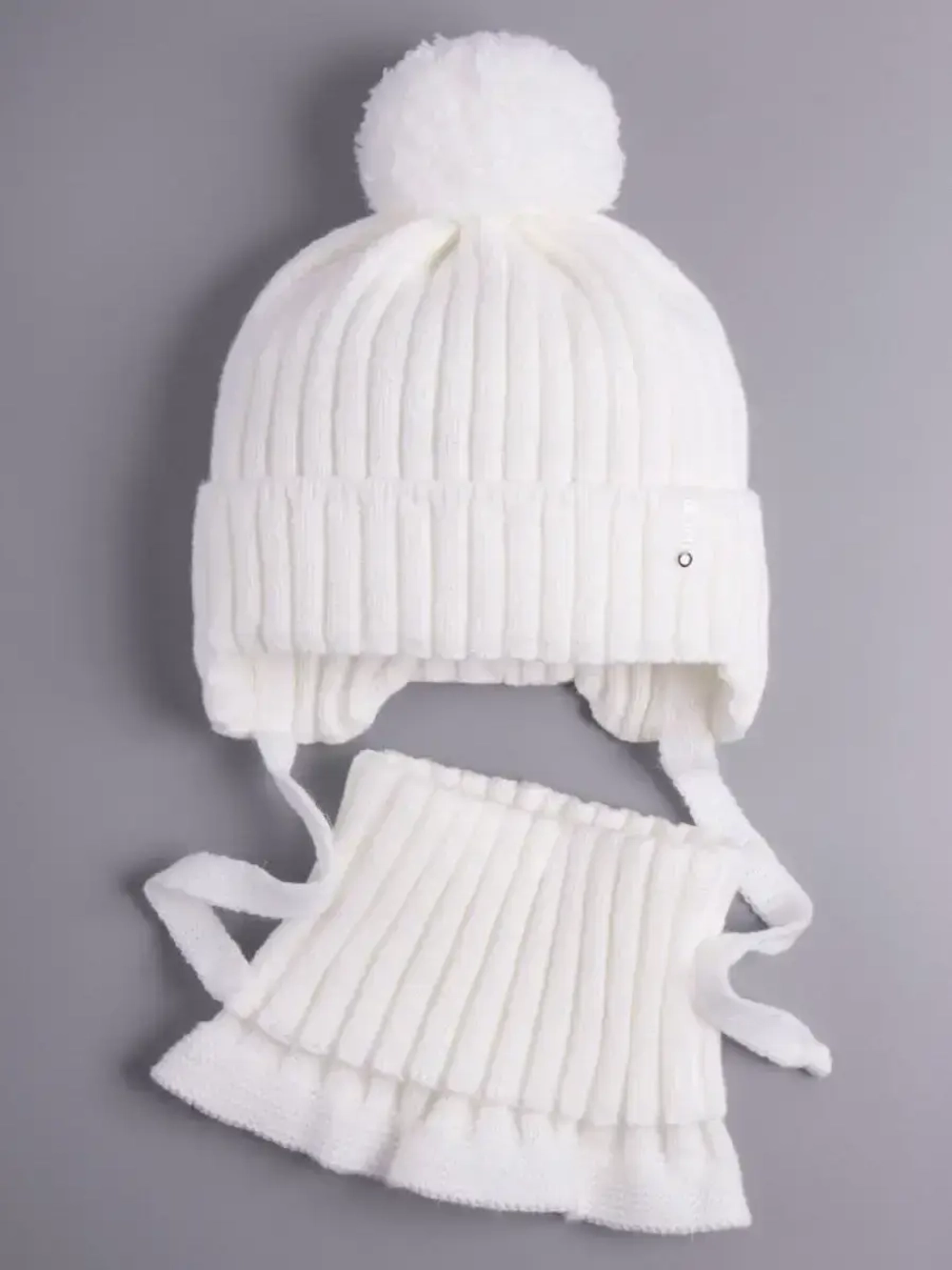 Шапка осенняя детская на завязках и снуд