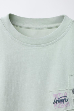 ZARA ФУТБОЛКА С ЭФФЕКТОМ ПОТЕРТОСТИ И НАШИВКАМИ, ЦВЕТ МОРСКОЙ ВОЛНЫ