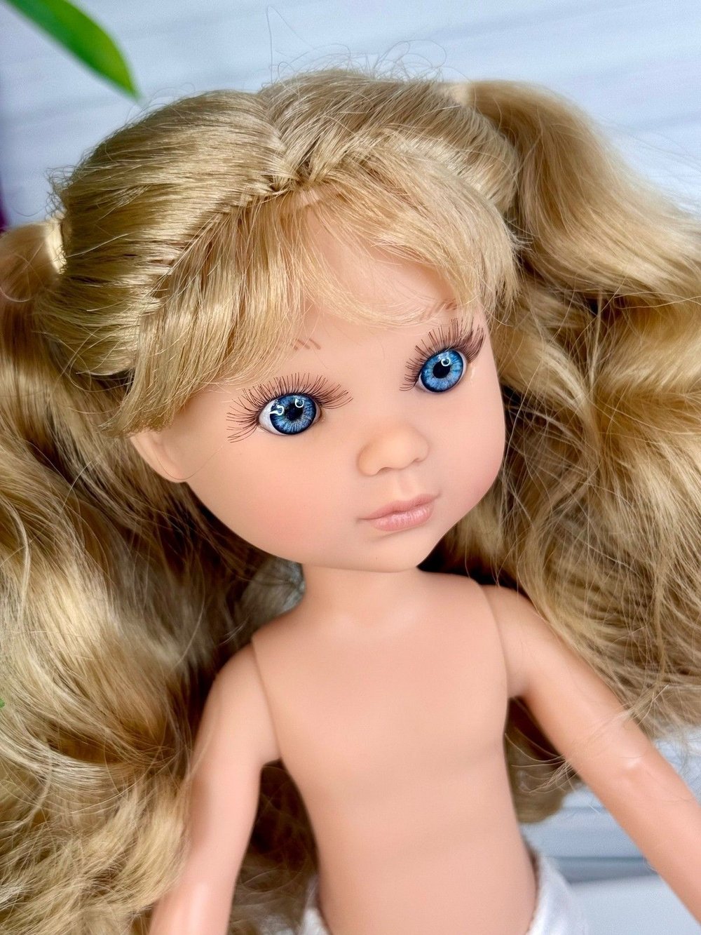 Кукла BERJUAN виниловая 35см Ева без одежды (2836A2)