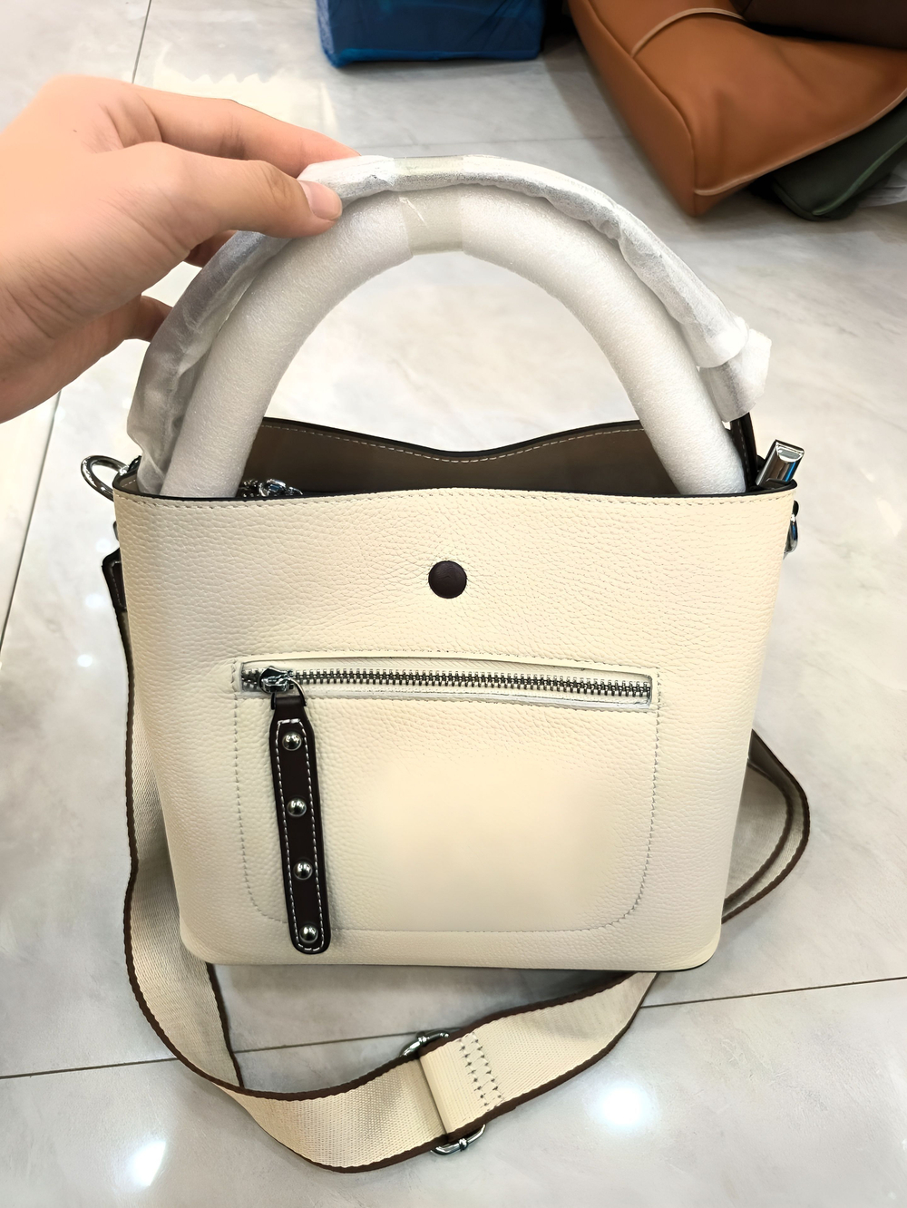 женская сумка на плечо из натуральной кожи