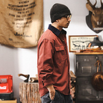 Рубашка для мужчин,два накладных кармана,воротник другого цвета на весну