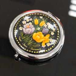 Сувенирное зеркальце с ручной холуйской росписью "Цветы"