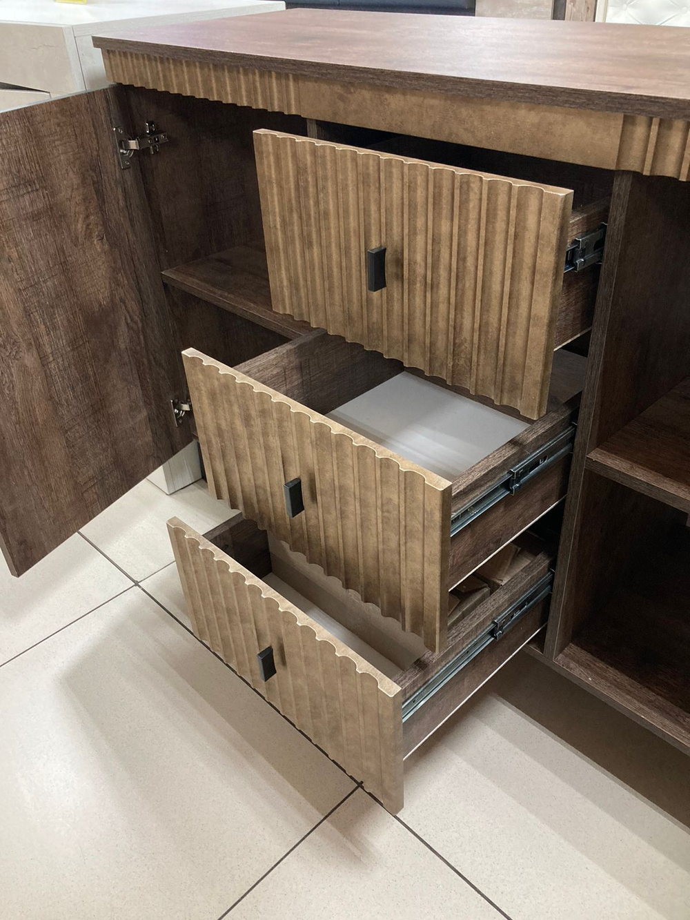 Комод с ножками Ольга-3 Дуб коми/голден Пэлас