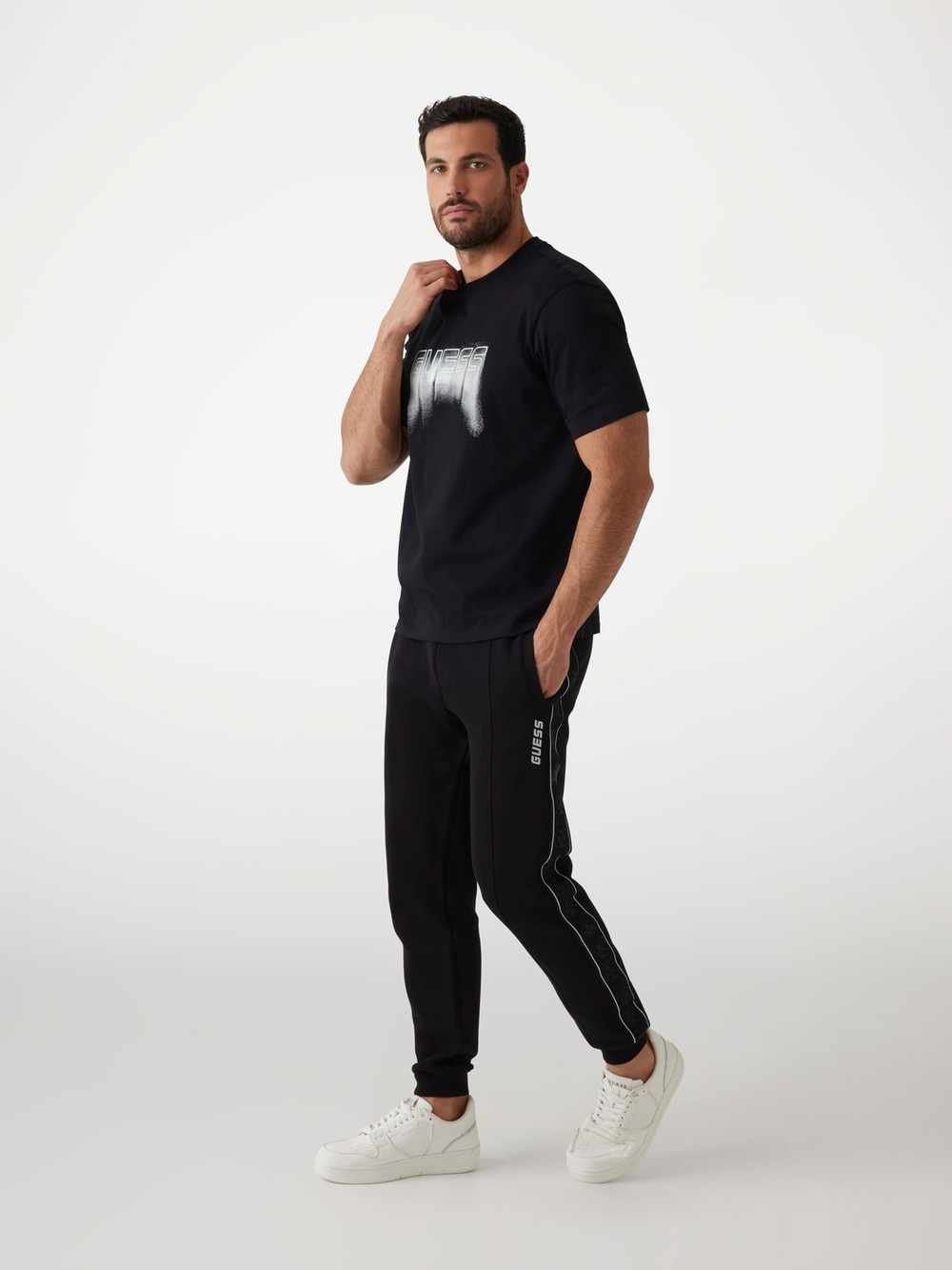 Футболка мужская GUESS