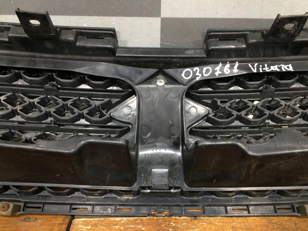 Решетка радиатора Suzuki Grand Vitara 2 (JT) 08-12 Б/У Оригинал 7174365J0