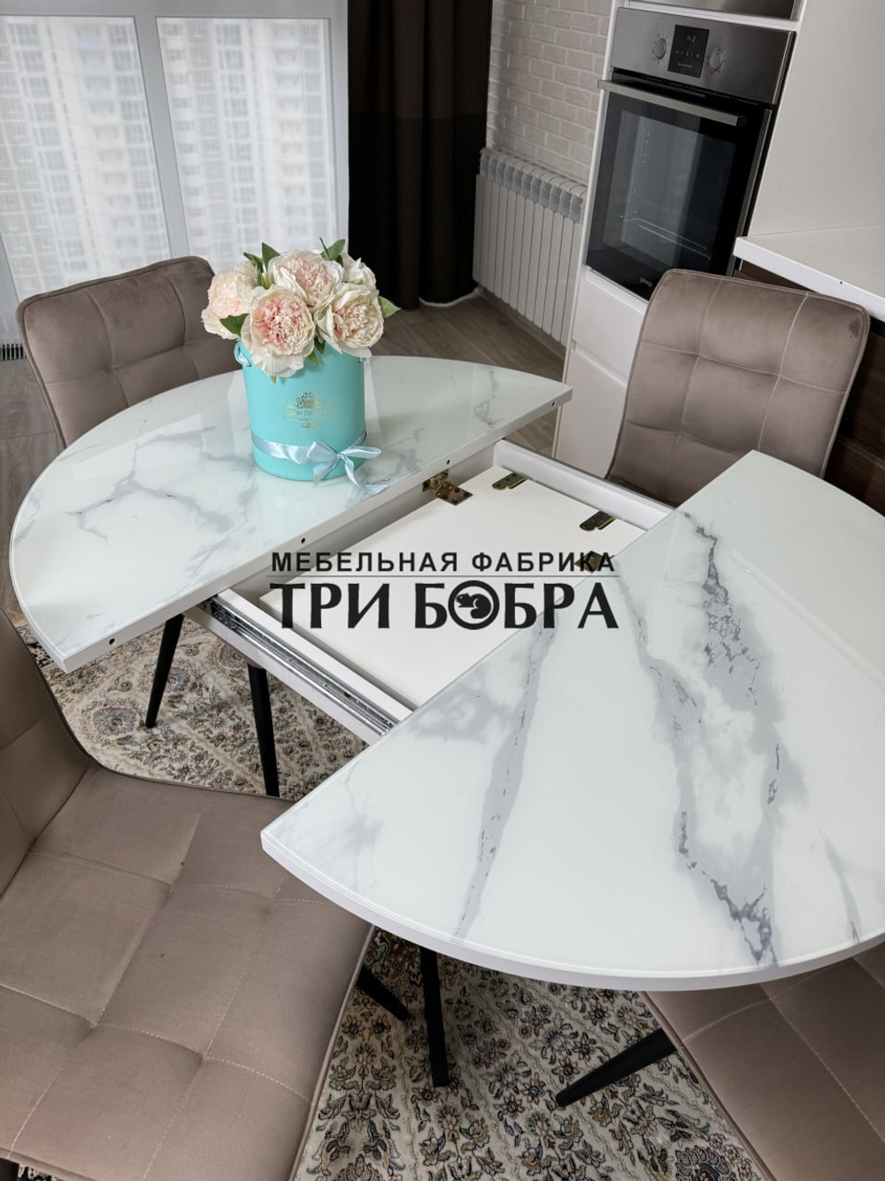 Круглый стеклянный раздвижной стол "Серый мрамор 262" и стулья "ГУЧИ" капучино