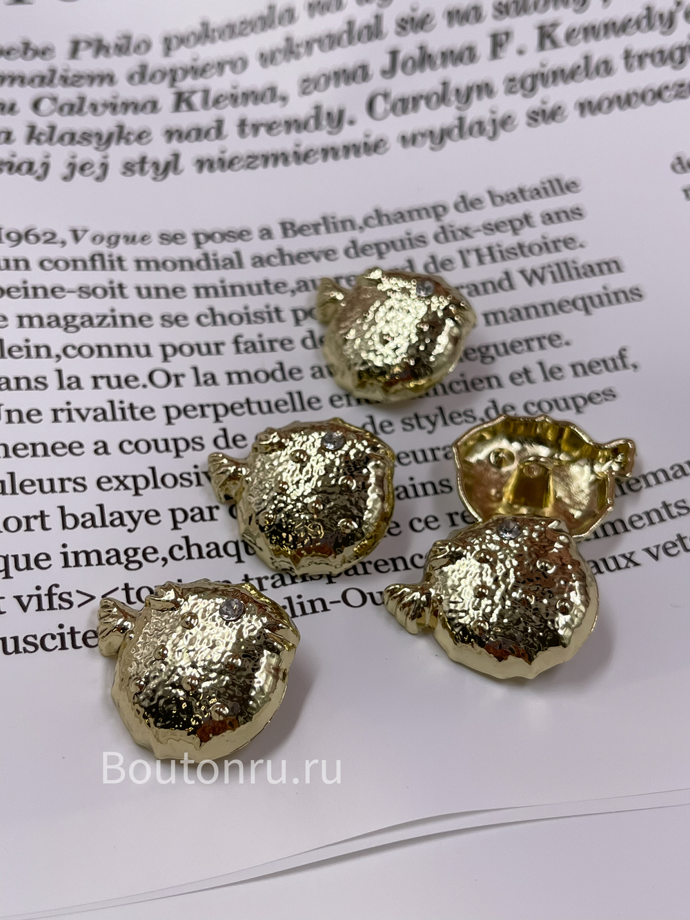 Пуговицы золотистые Скиапар. "Рыба-фугу"