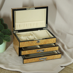 Шкатулка ювелирная